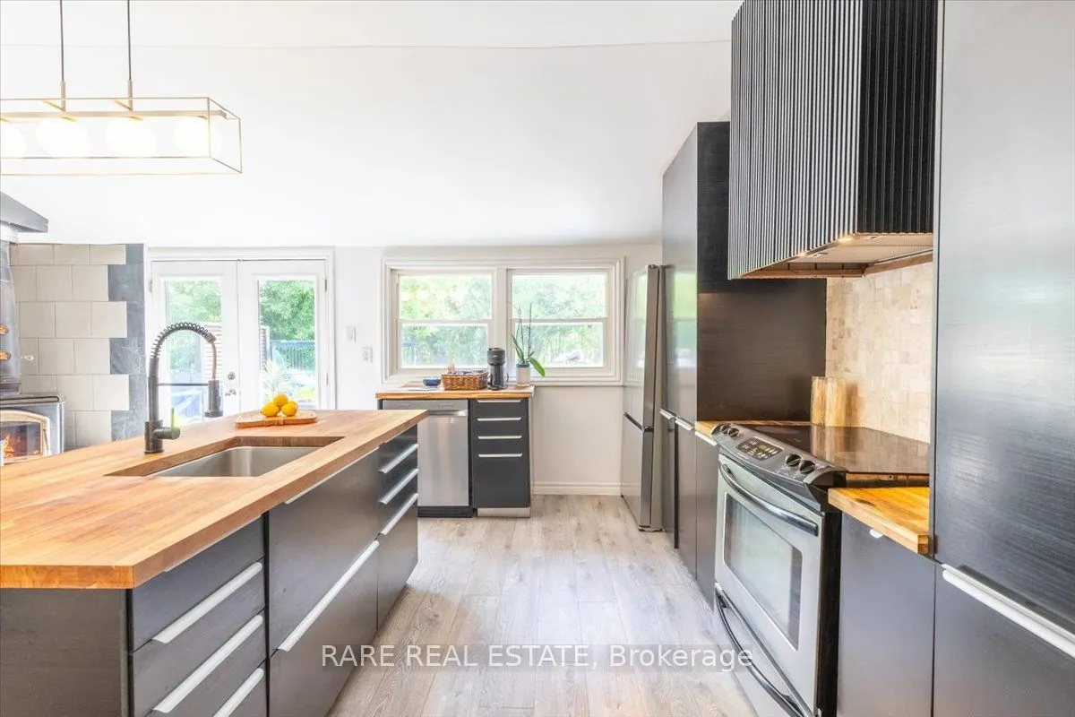 1148 Glengarry Landing Road S