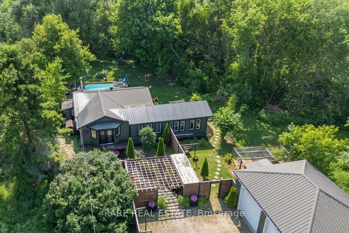 1148 Glengarry Landing Road S