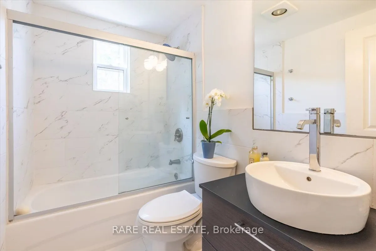 1148 Glengarry Landing Road S