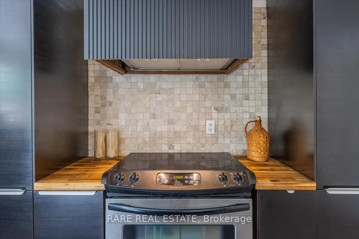 1148 Glengarry Landing Road S
