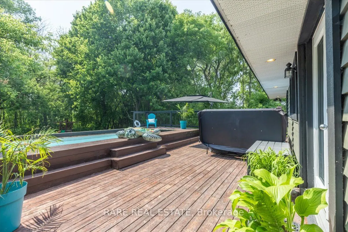1148 Glengarry Landing Road S