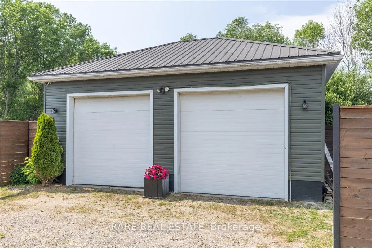 1148 Glengarry Landing Road S