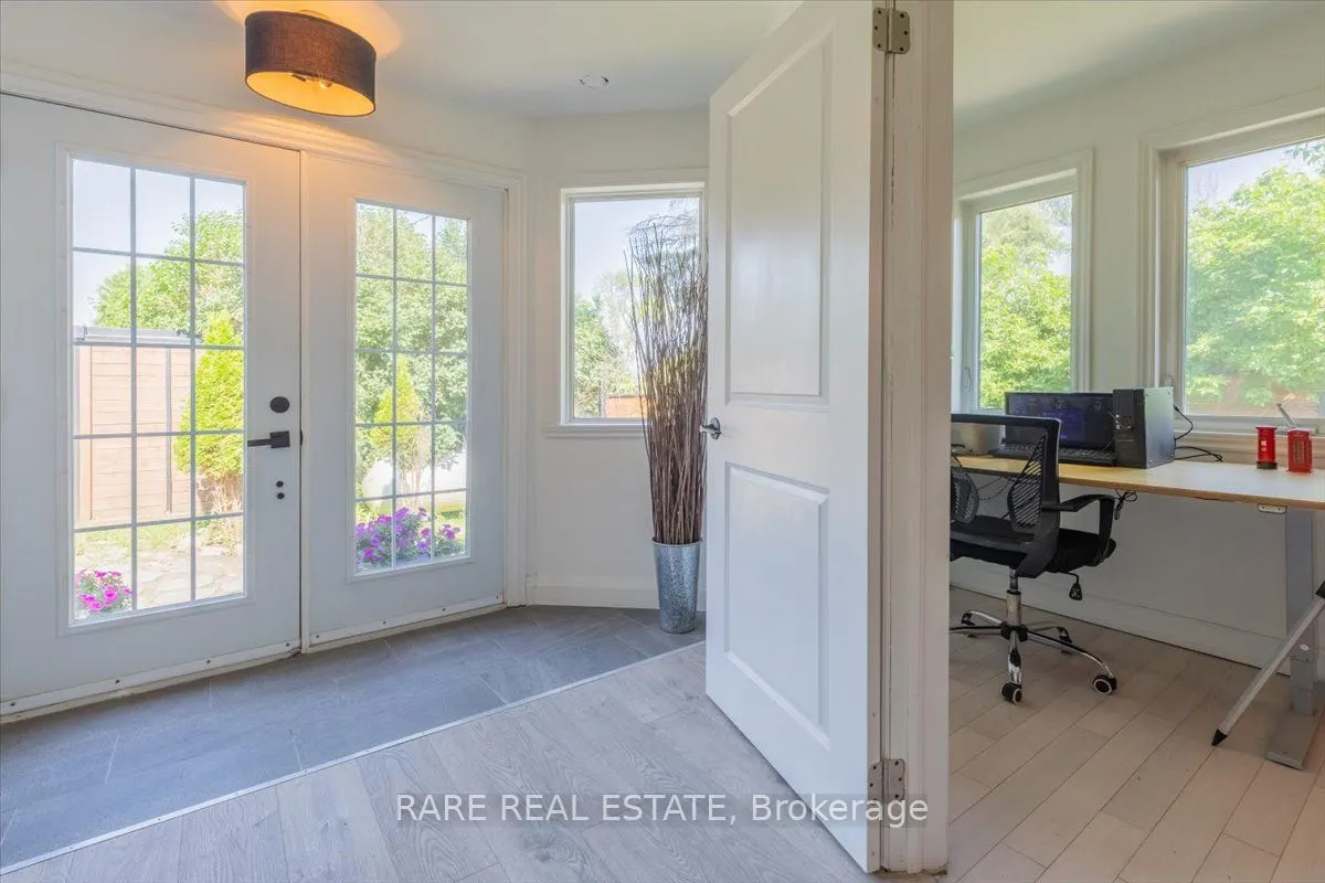 1148 Glengarry Landing Road S