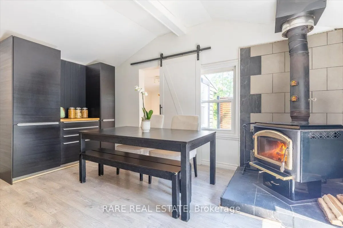 1148 Glengarry Landing Road S