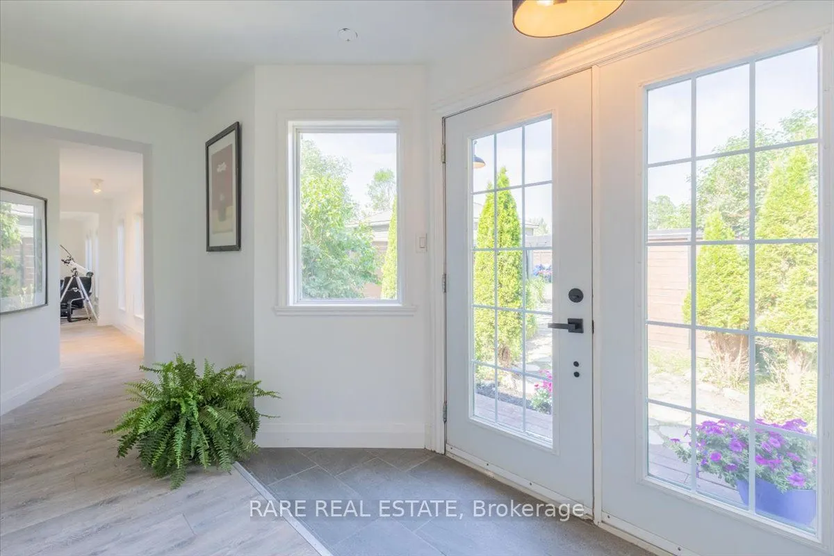1148 Glengarry Landing Road S