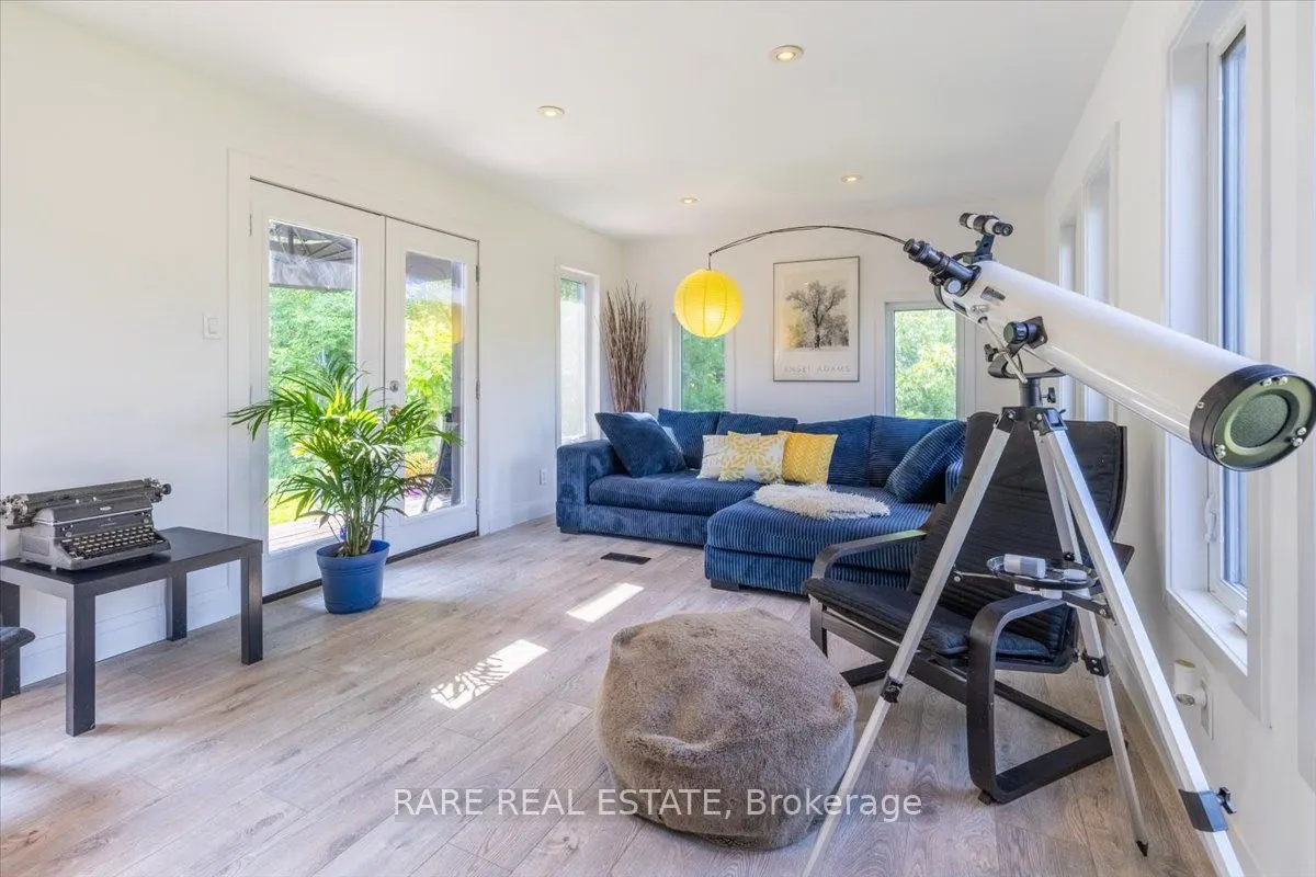 1148 Glengarry Landing Road S