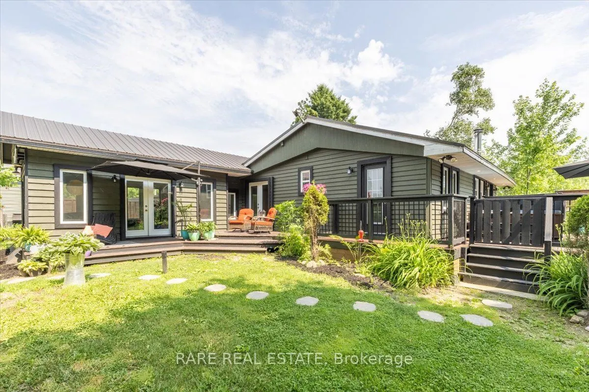 1148 Glengarry Landing Road S