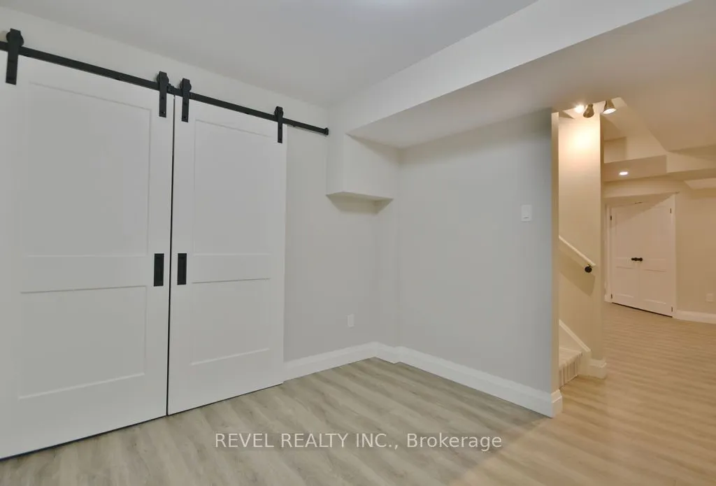 166 SUCCESSION Crescent