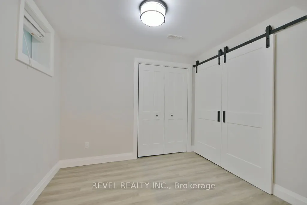 166 SUCCESSION Crescent