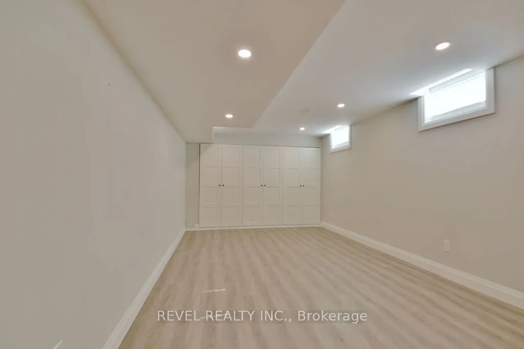 166 SUCCESSION Crescent