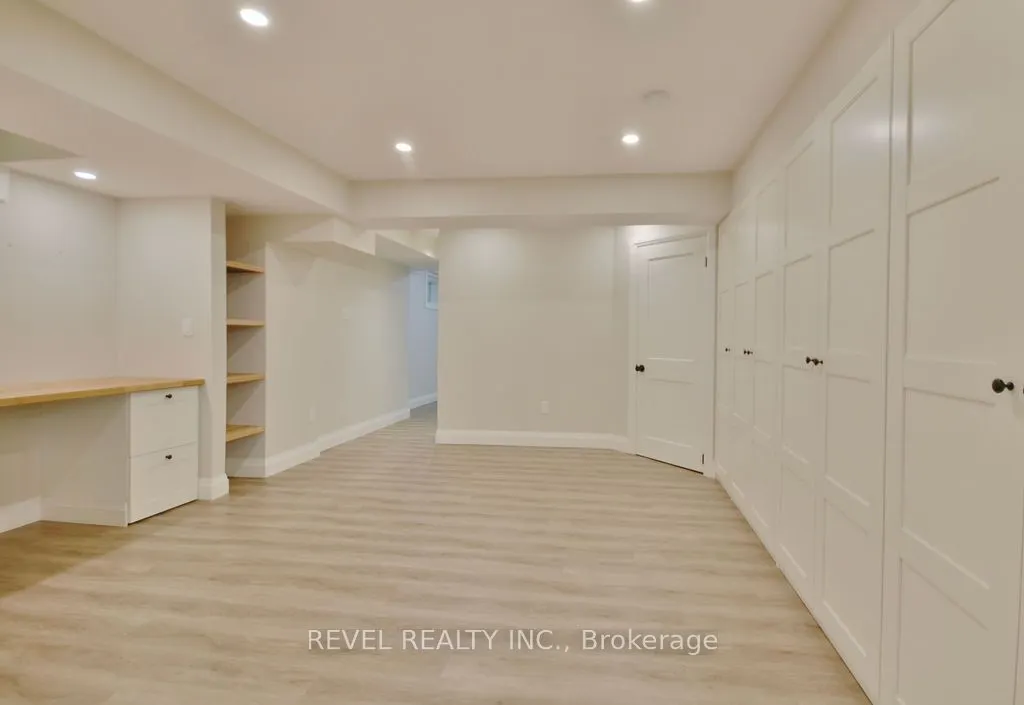 166 SUCCESSION Crescent