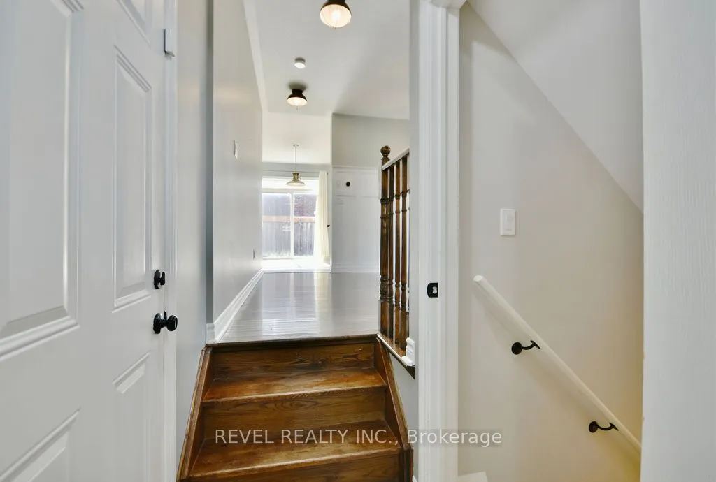166 SUCCESSION Crescent