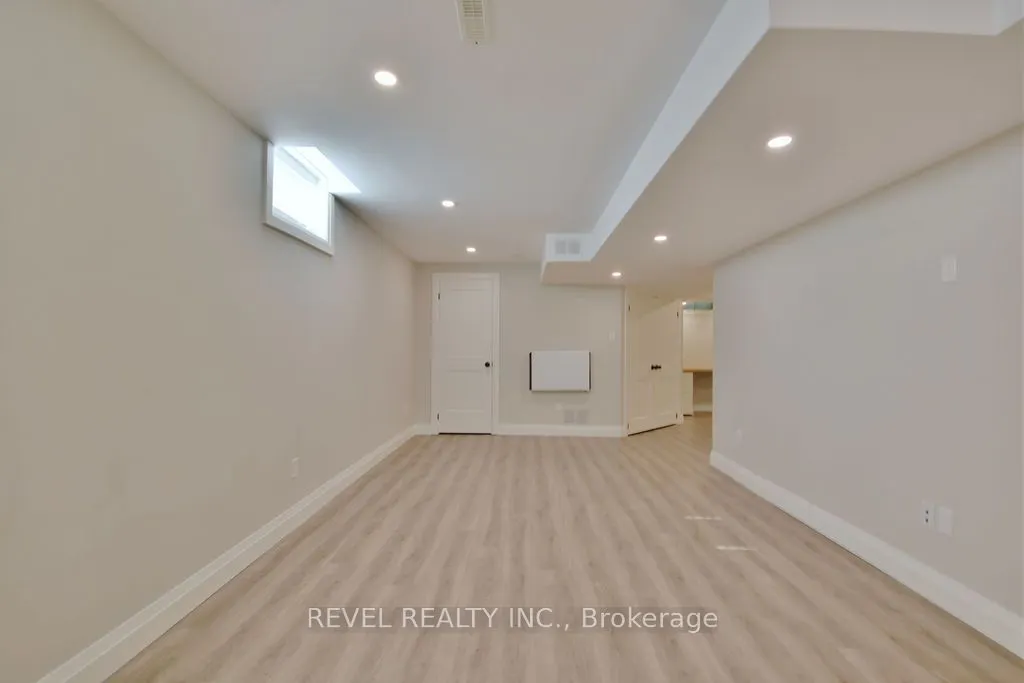 166 SUCCESSION Crescent