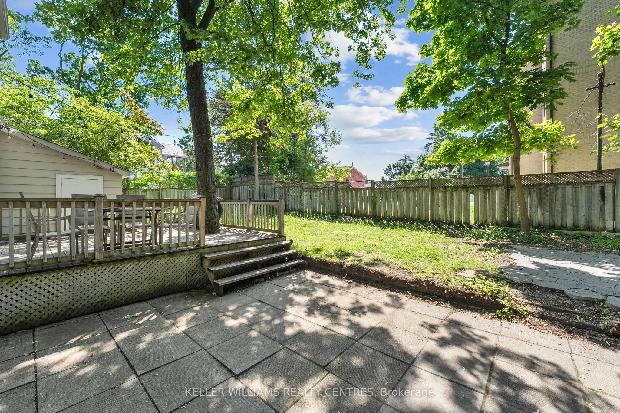 77 Wellington Street E