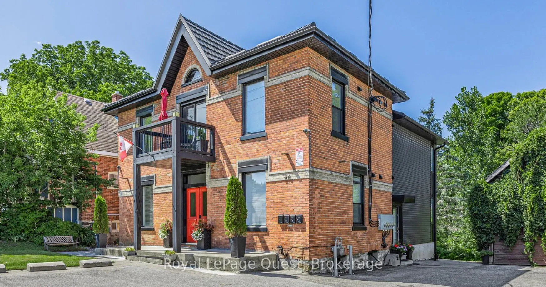 214 Mississaga Street W
