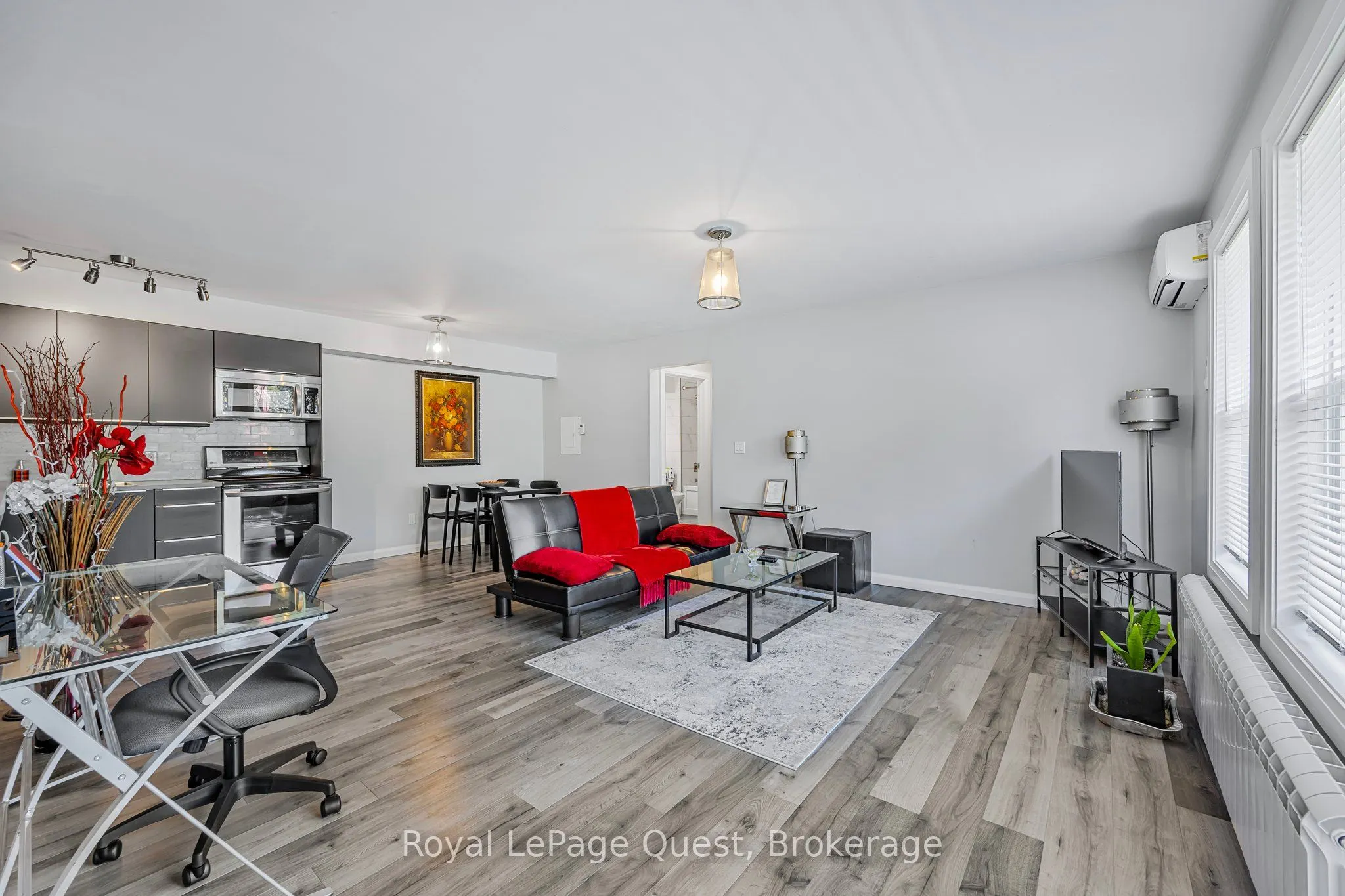 214 Mississaga Street W