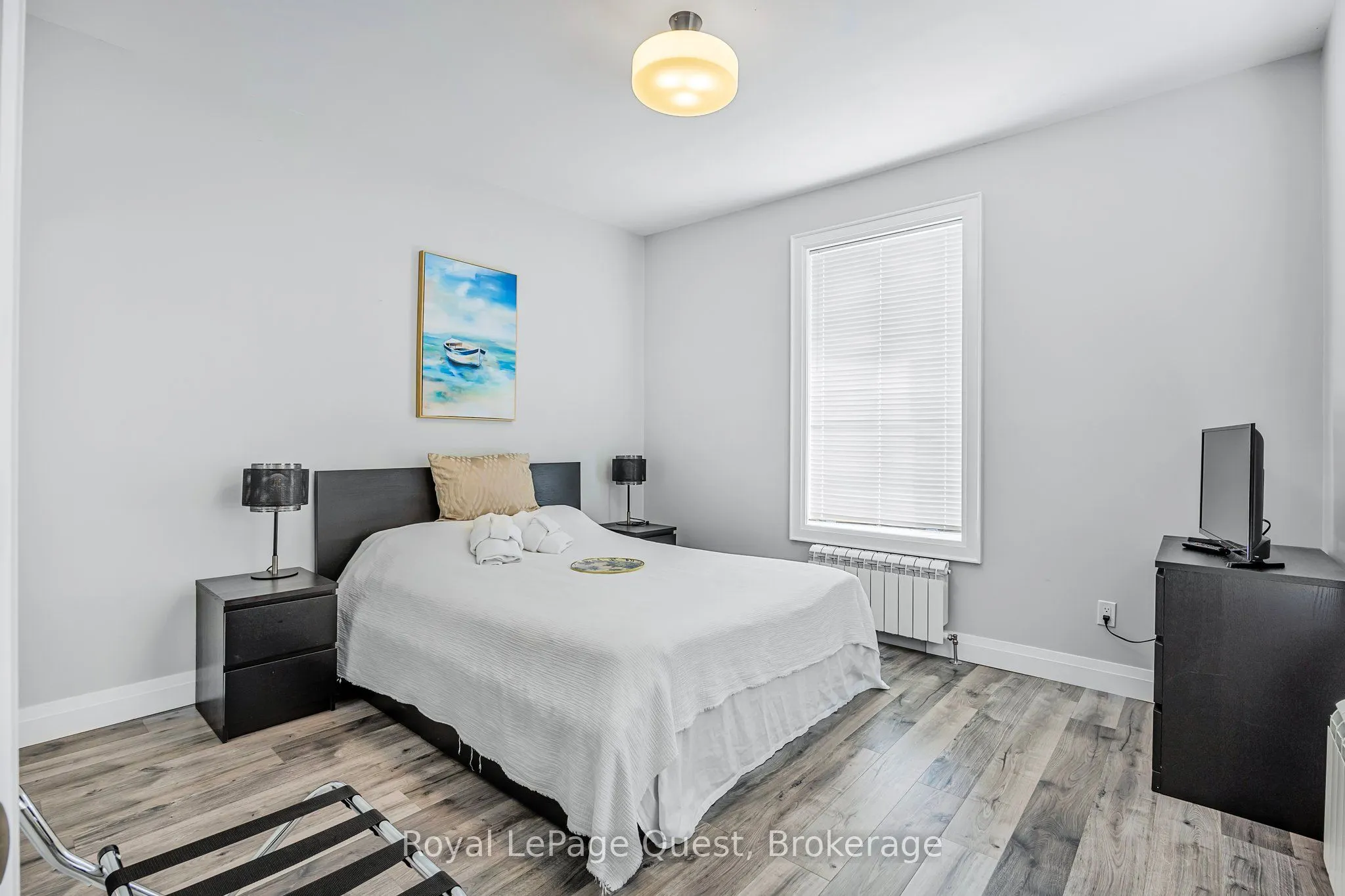 214 Mississaga Street W