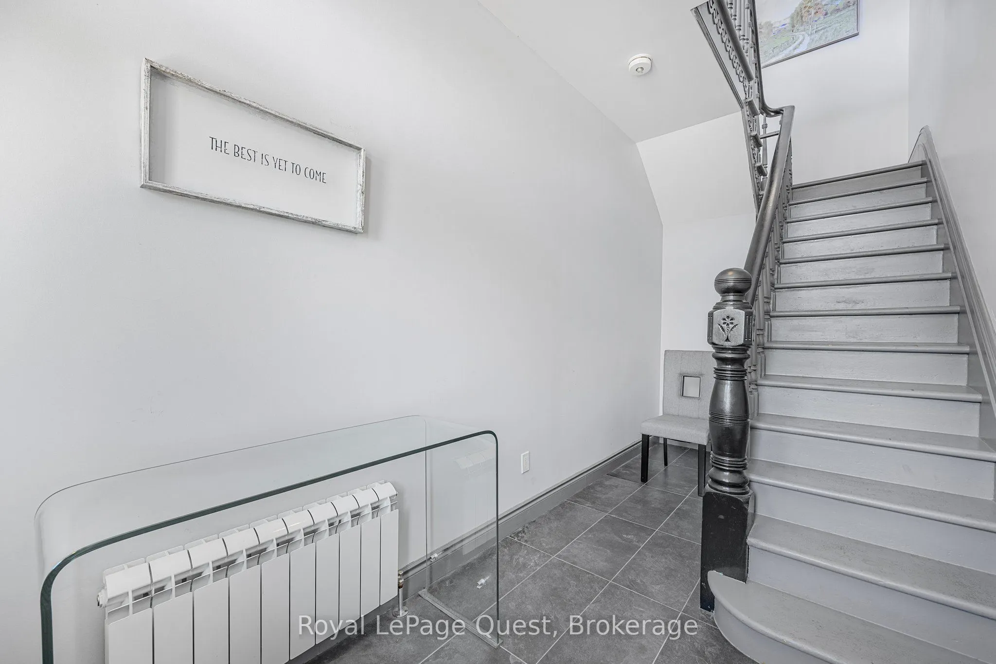 214 Mississaga Street W