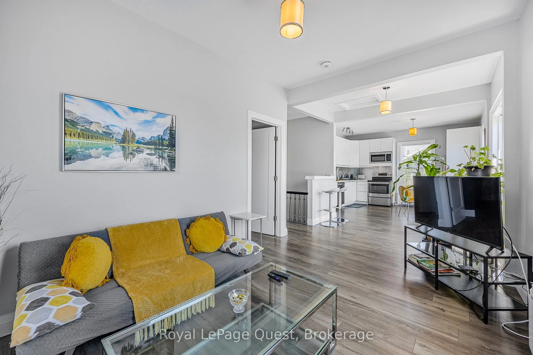214 Mississaga Street W