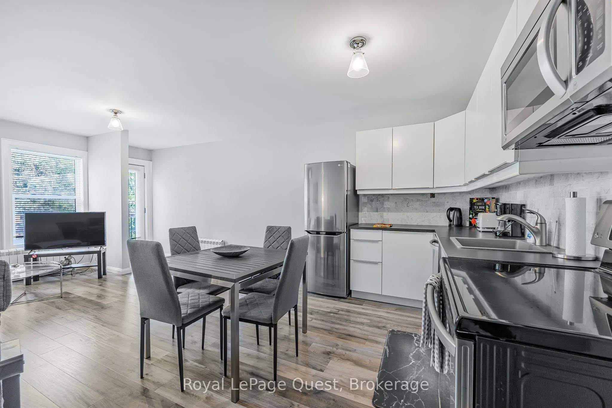 214 Mississaga Street W