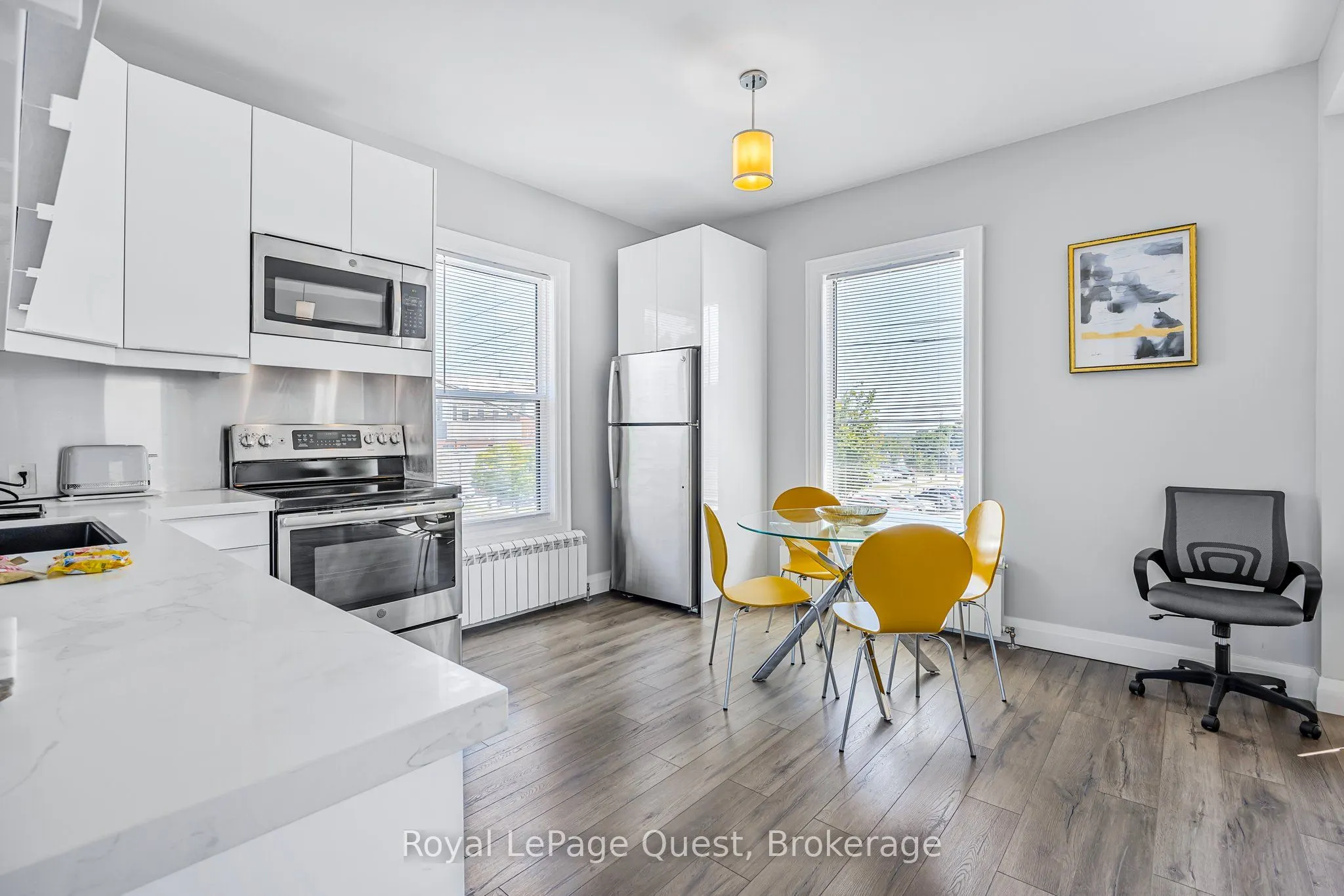 214 Mississaga Street W
