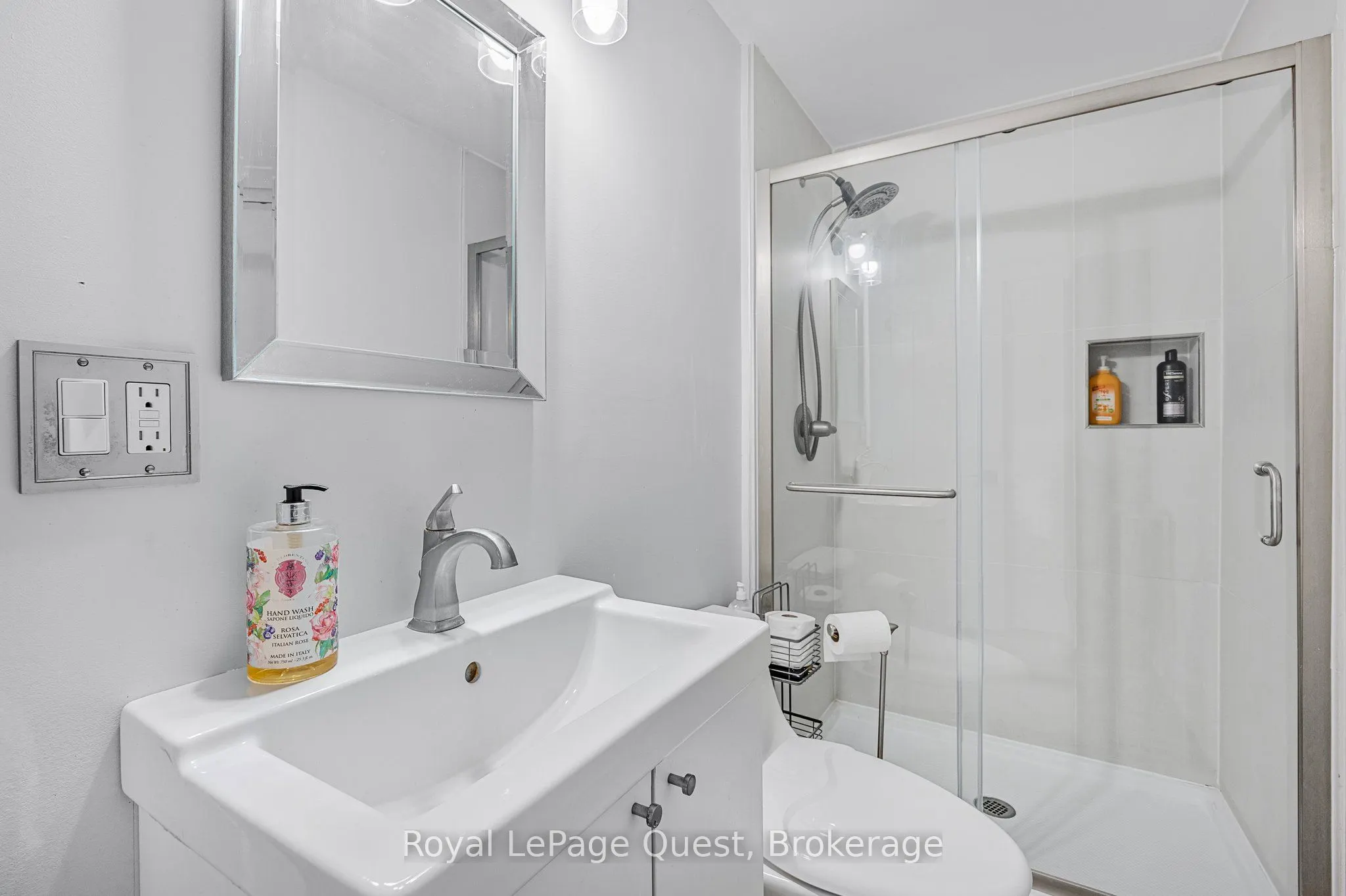 214 Mississaga Street W