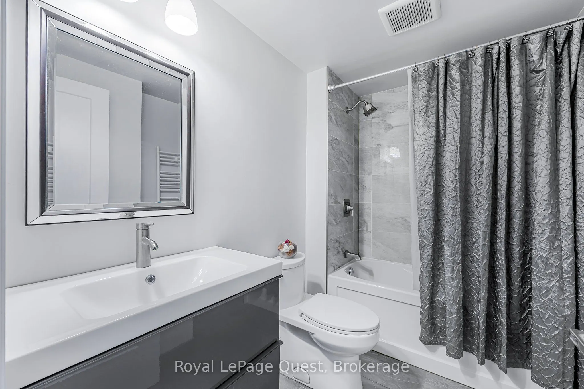 214 Mississaga Street W
