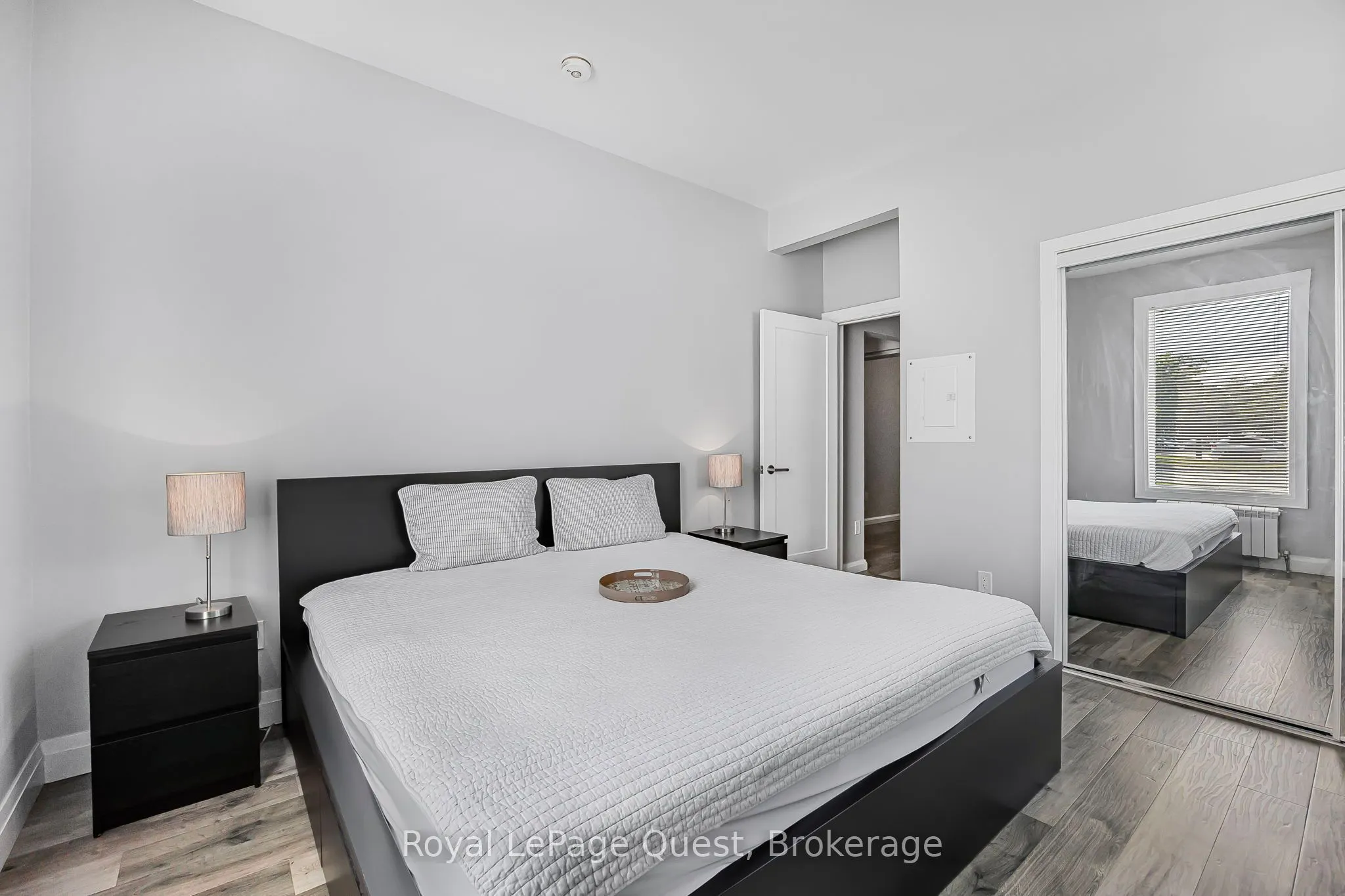 214 Mississaga Street W