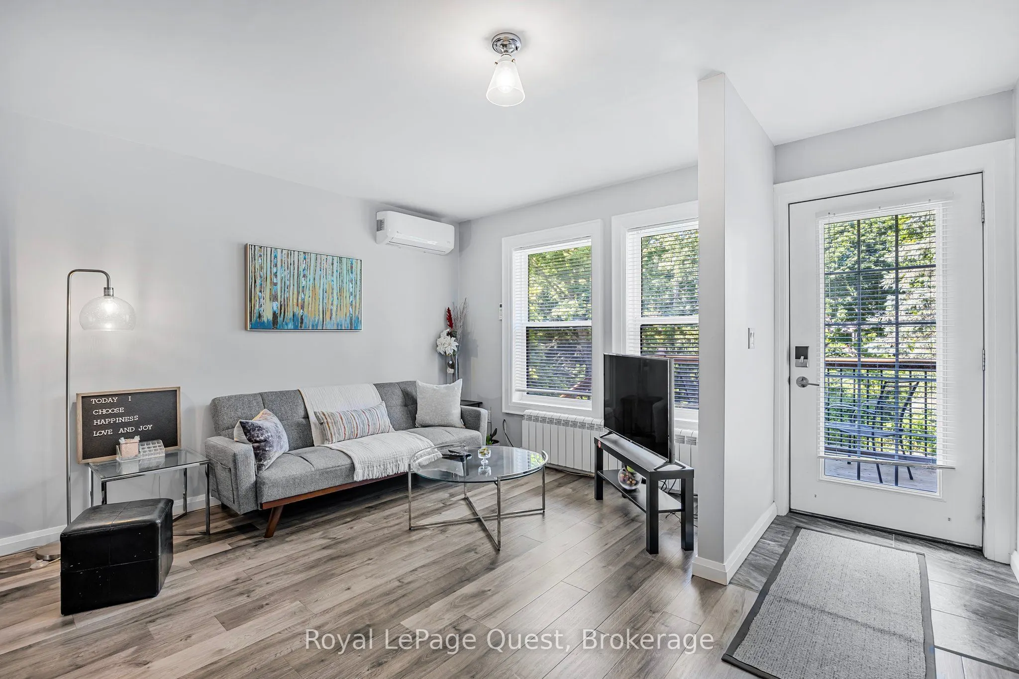 214 Mississaga Street W