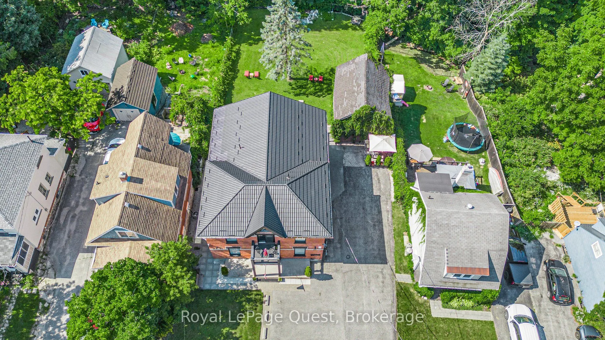 214 Mississaga Street W