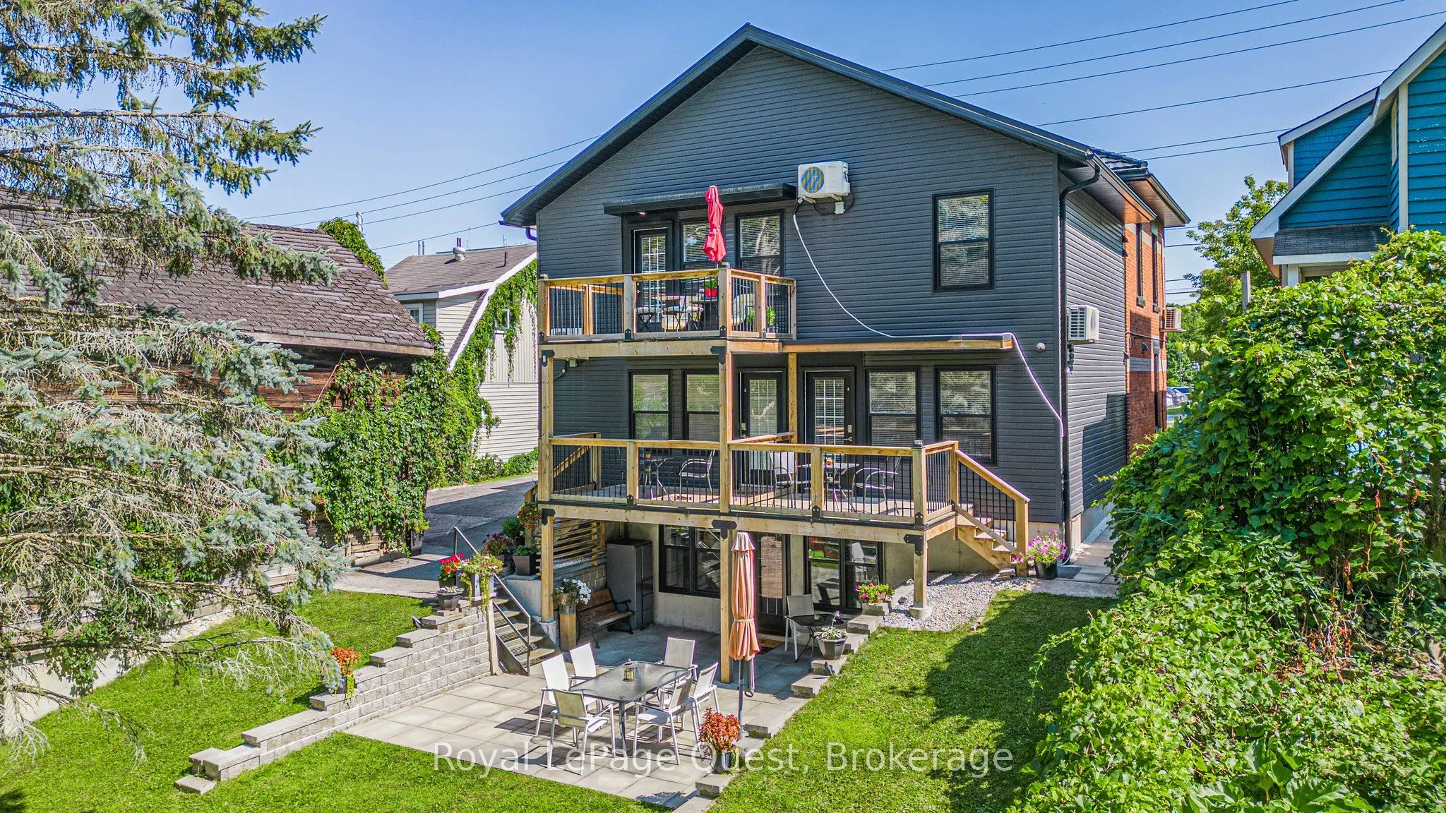 214 Mississaga Street W