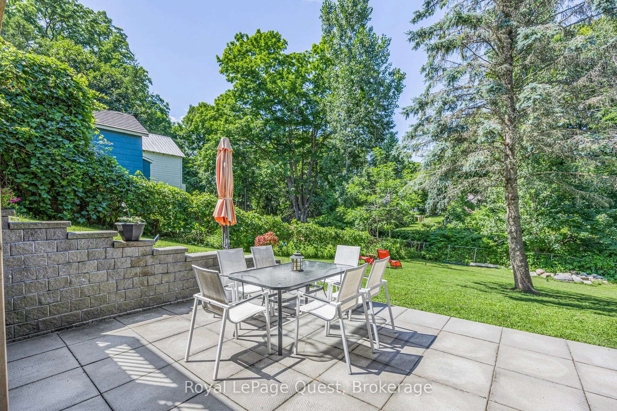 214 Mississaga Street W