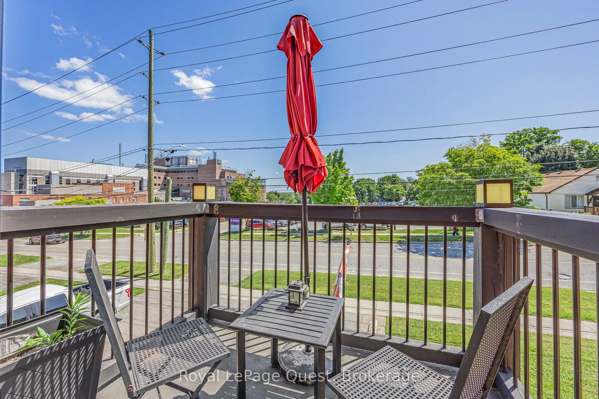 214 Mississaga Street W