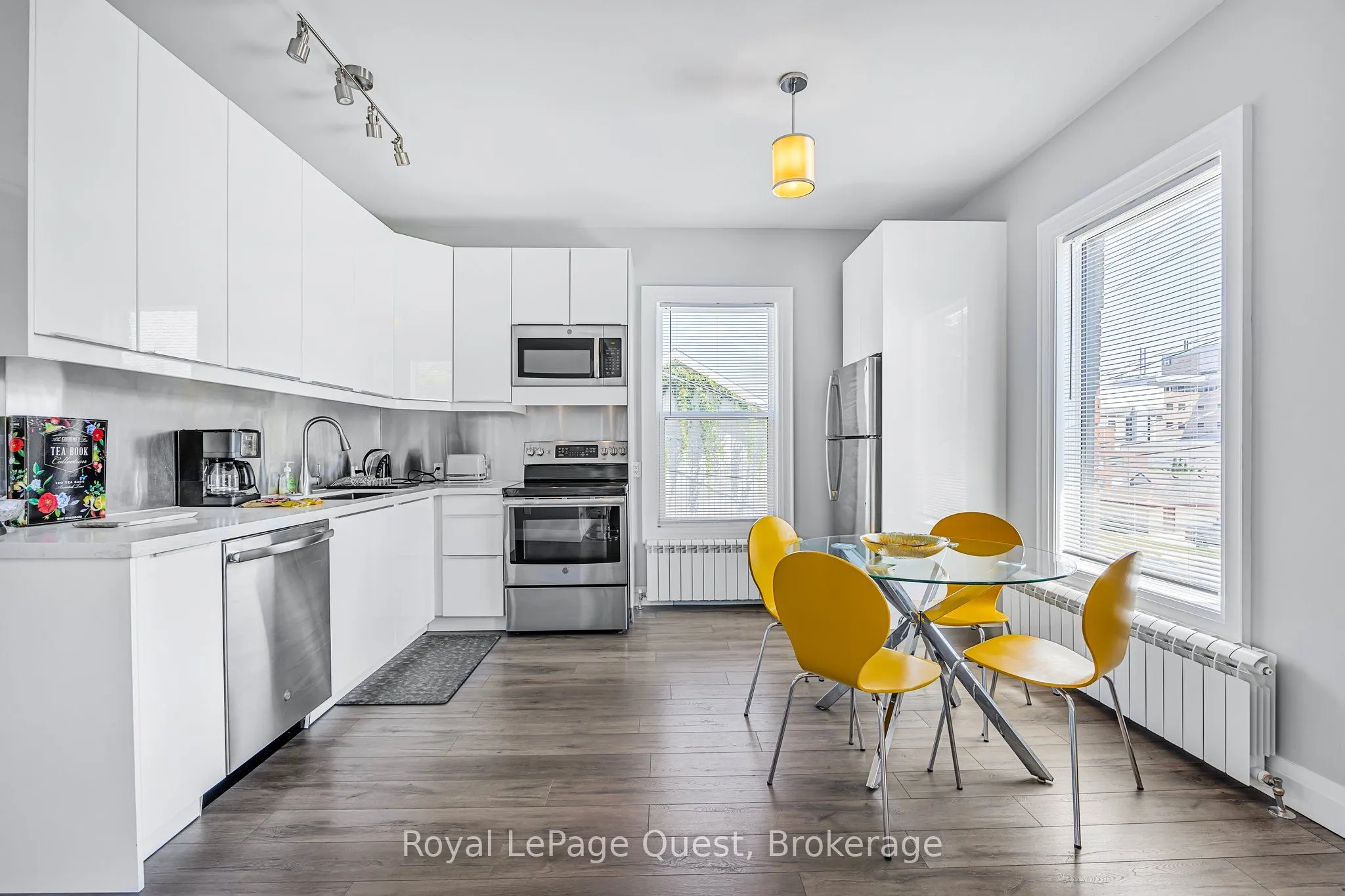 214 Mississaga Street W