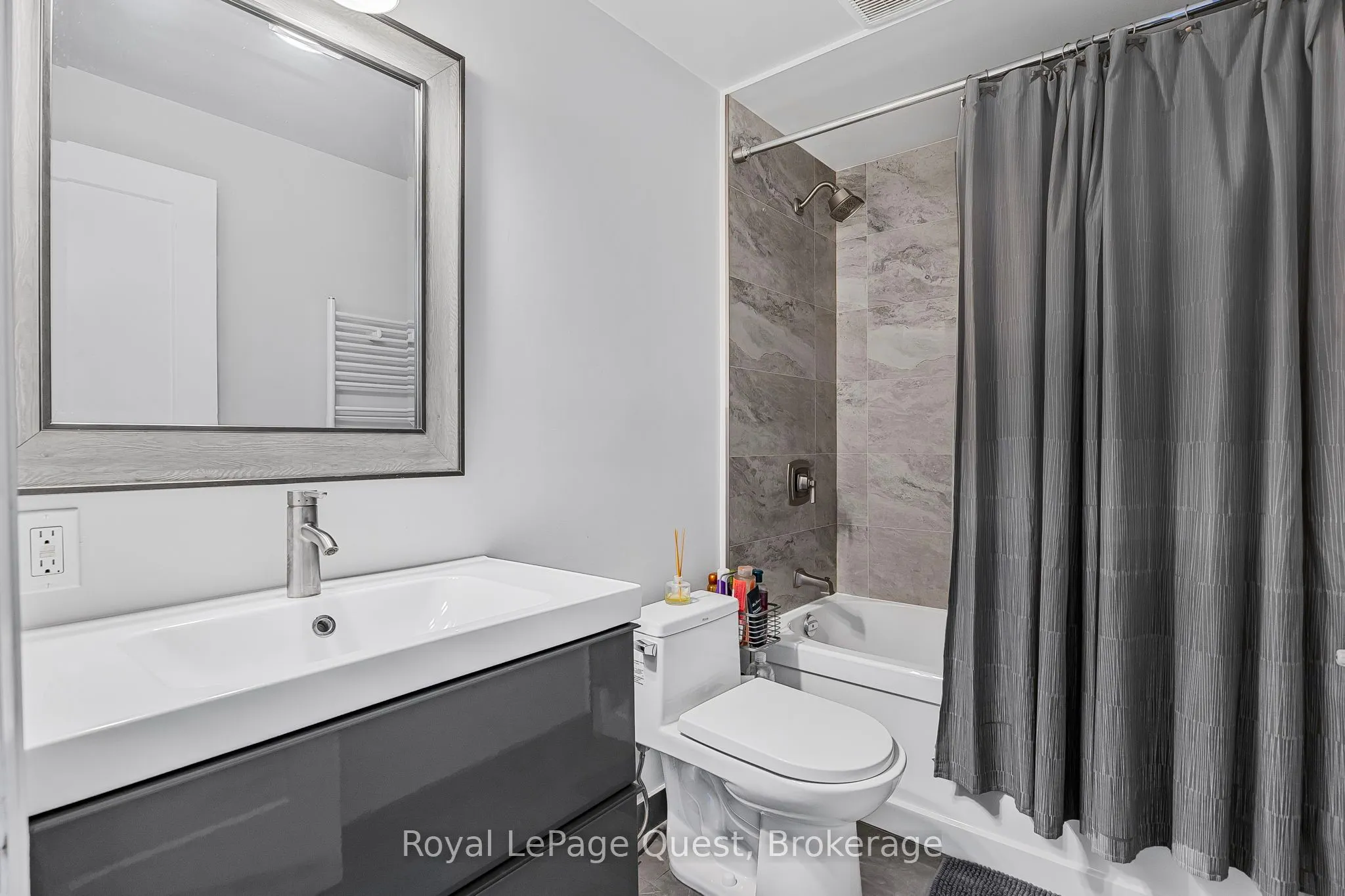 214 Mississaga Street W