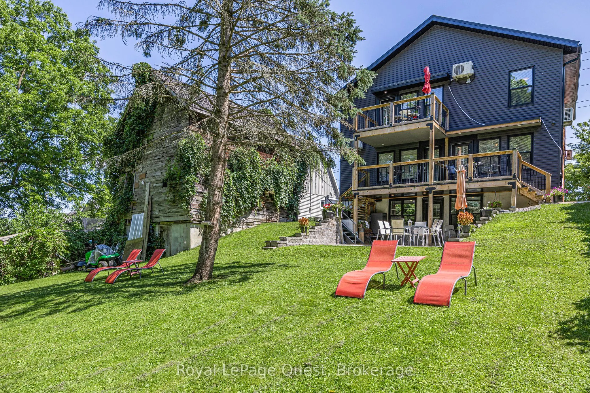 214 Mississaga Street W
