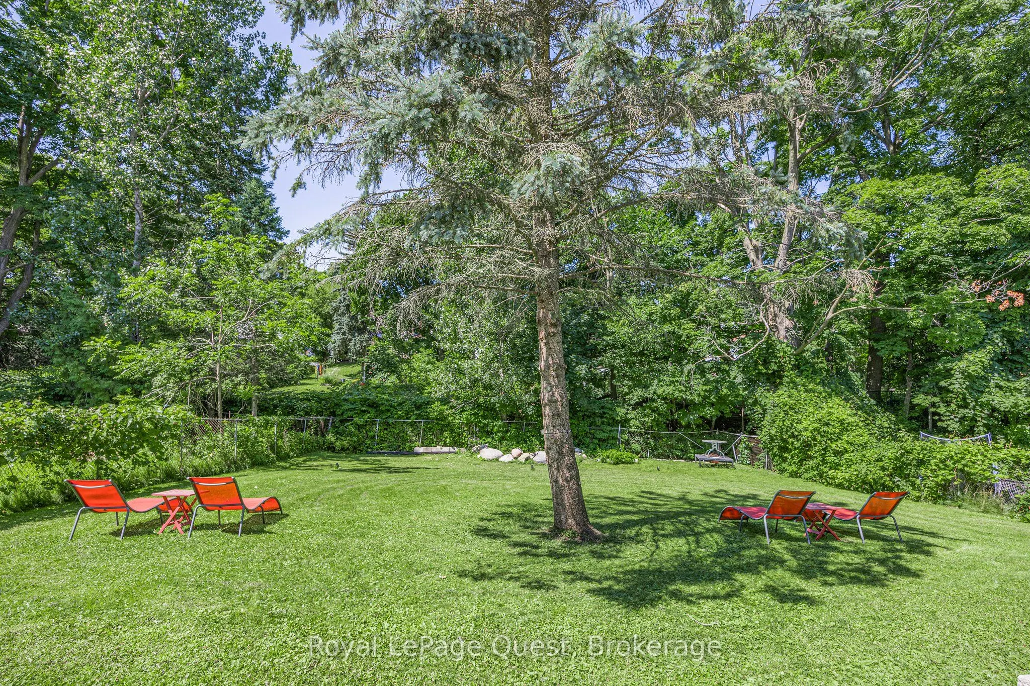 214 Mississaga Street W