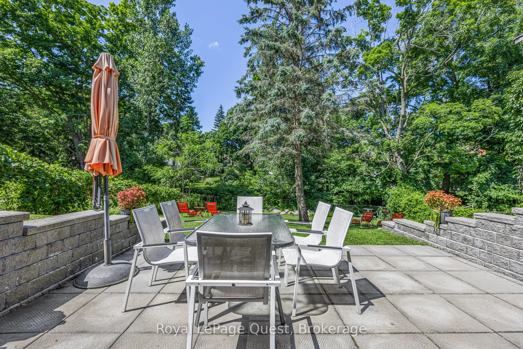 214 Mississaga Street W
