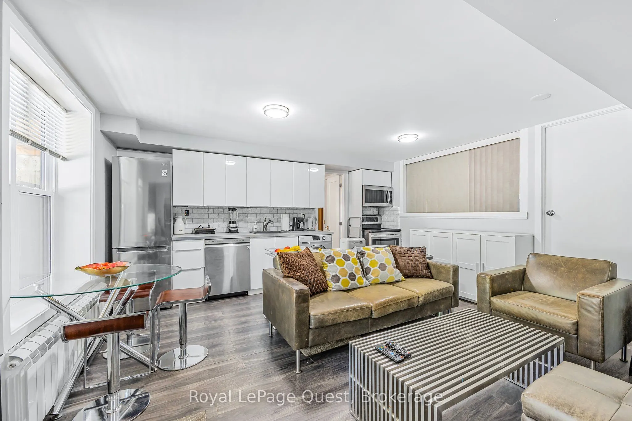 214 Mississaga Street W