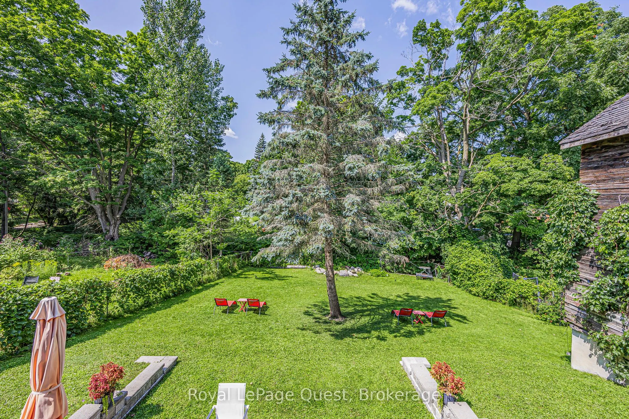 214 Mississaga Street W