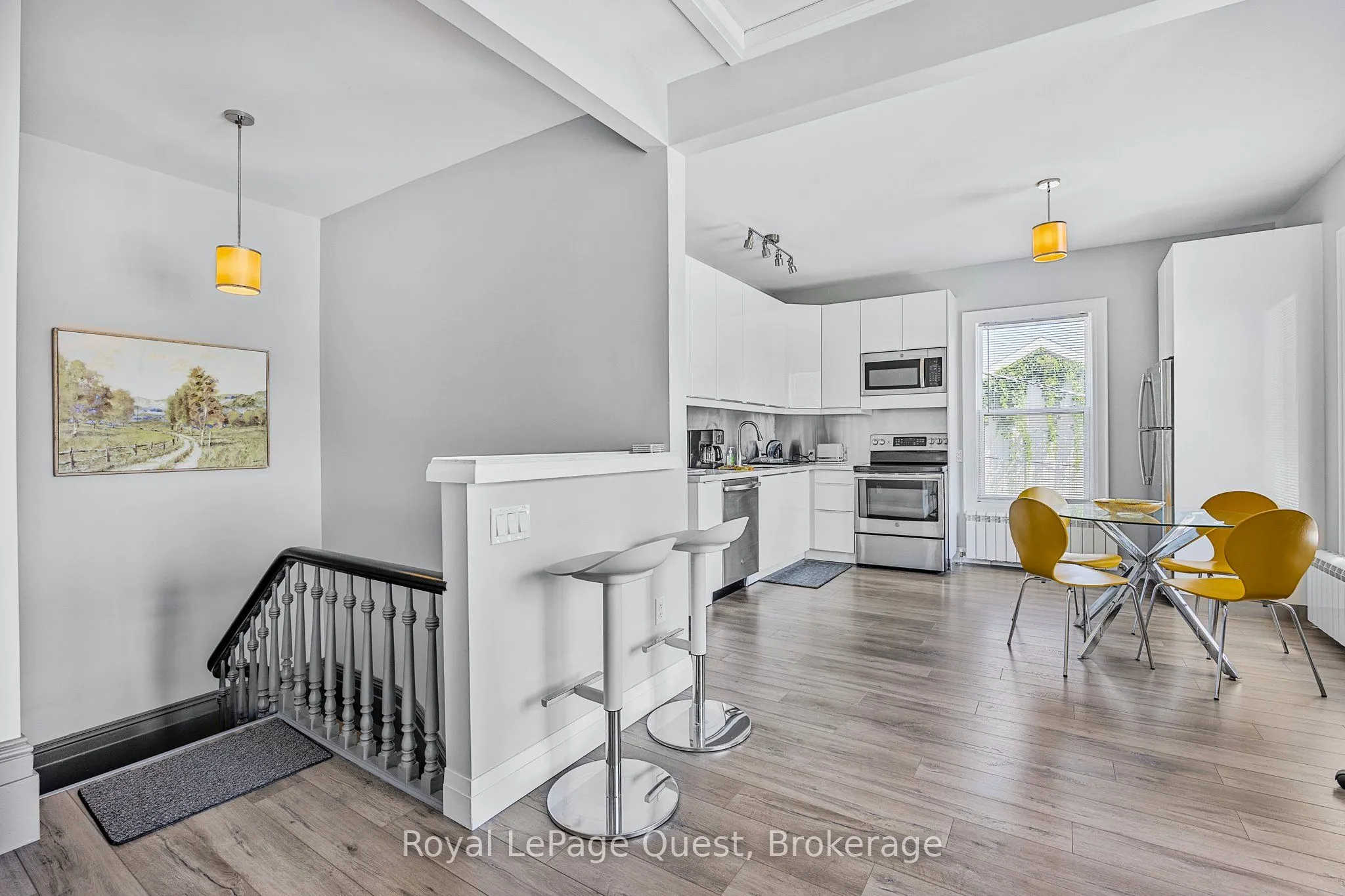 214 Mississaga Street W