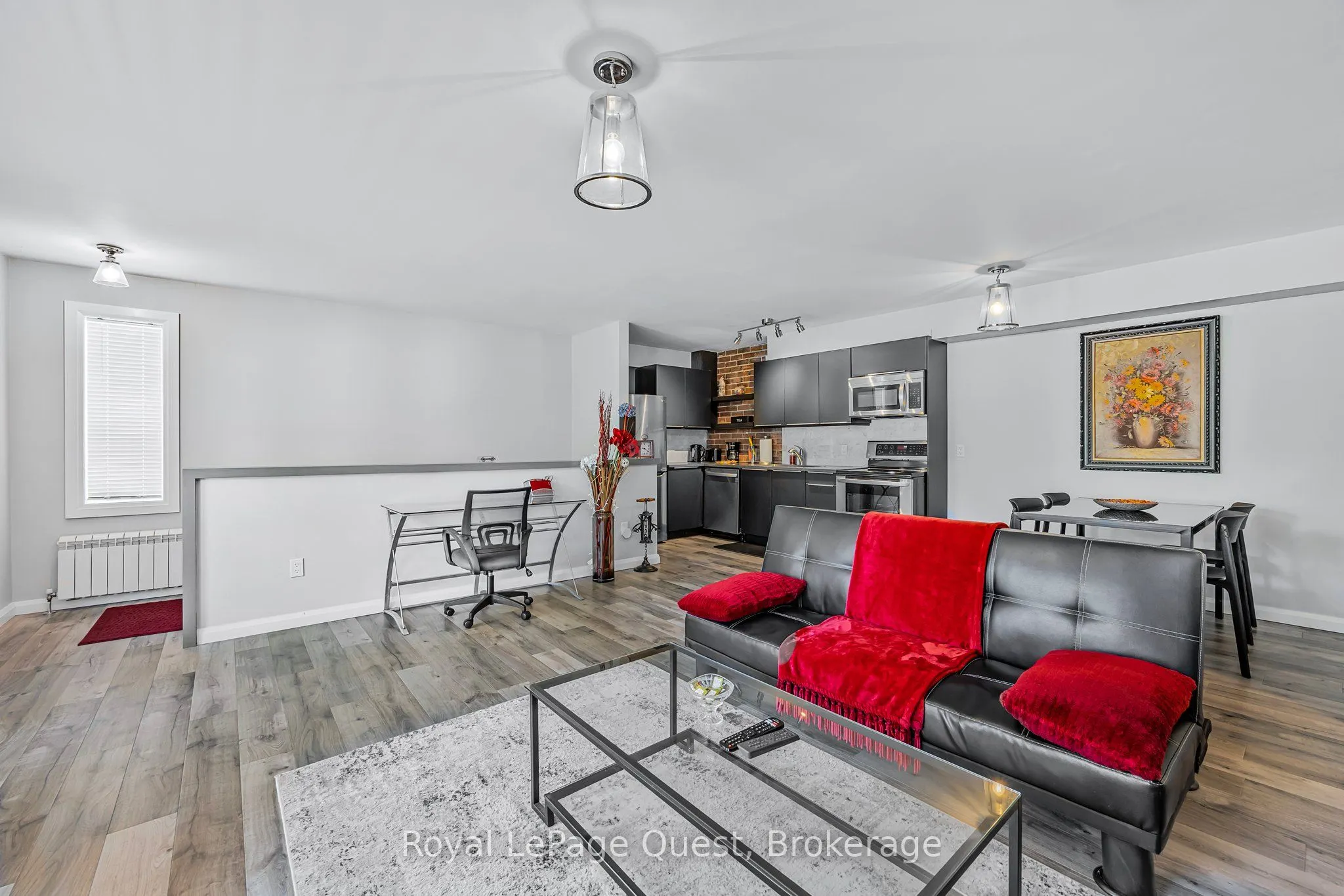 214 Mississaga Street W