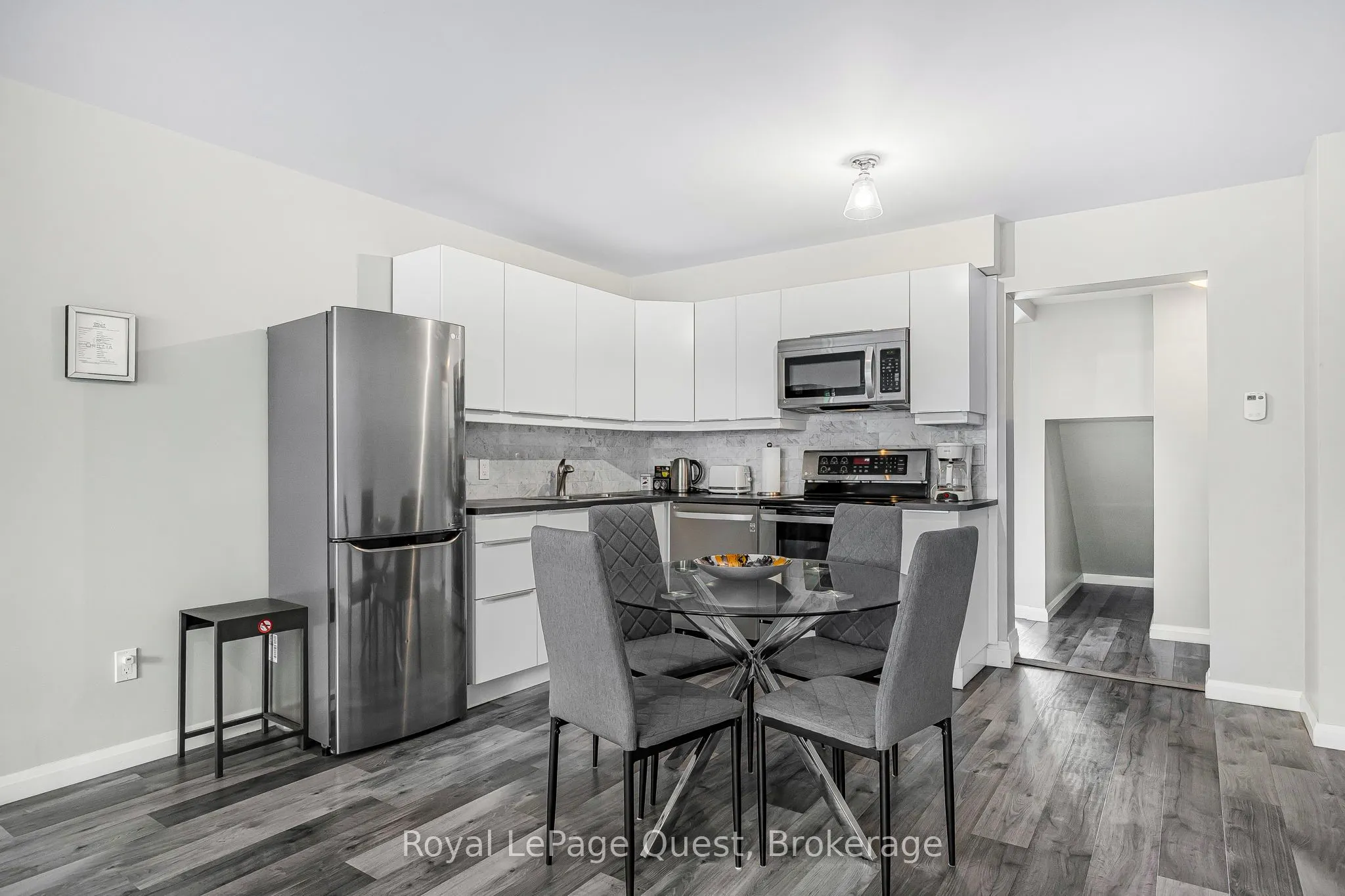 214 Mississaga Street W
