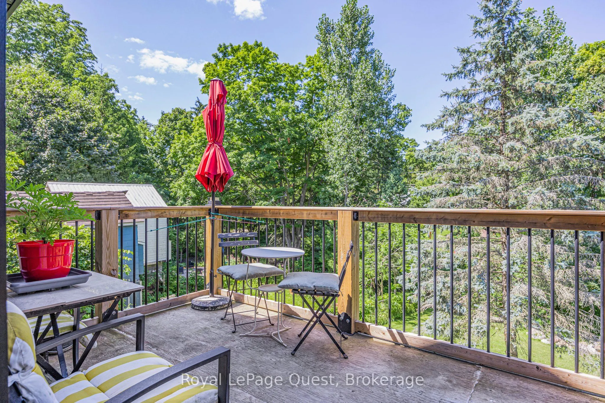 214 Mississaga Street W