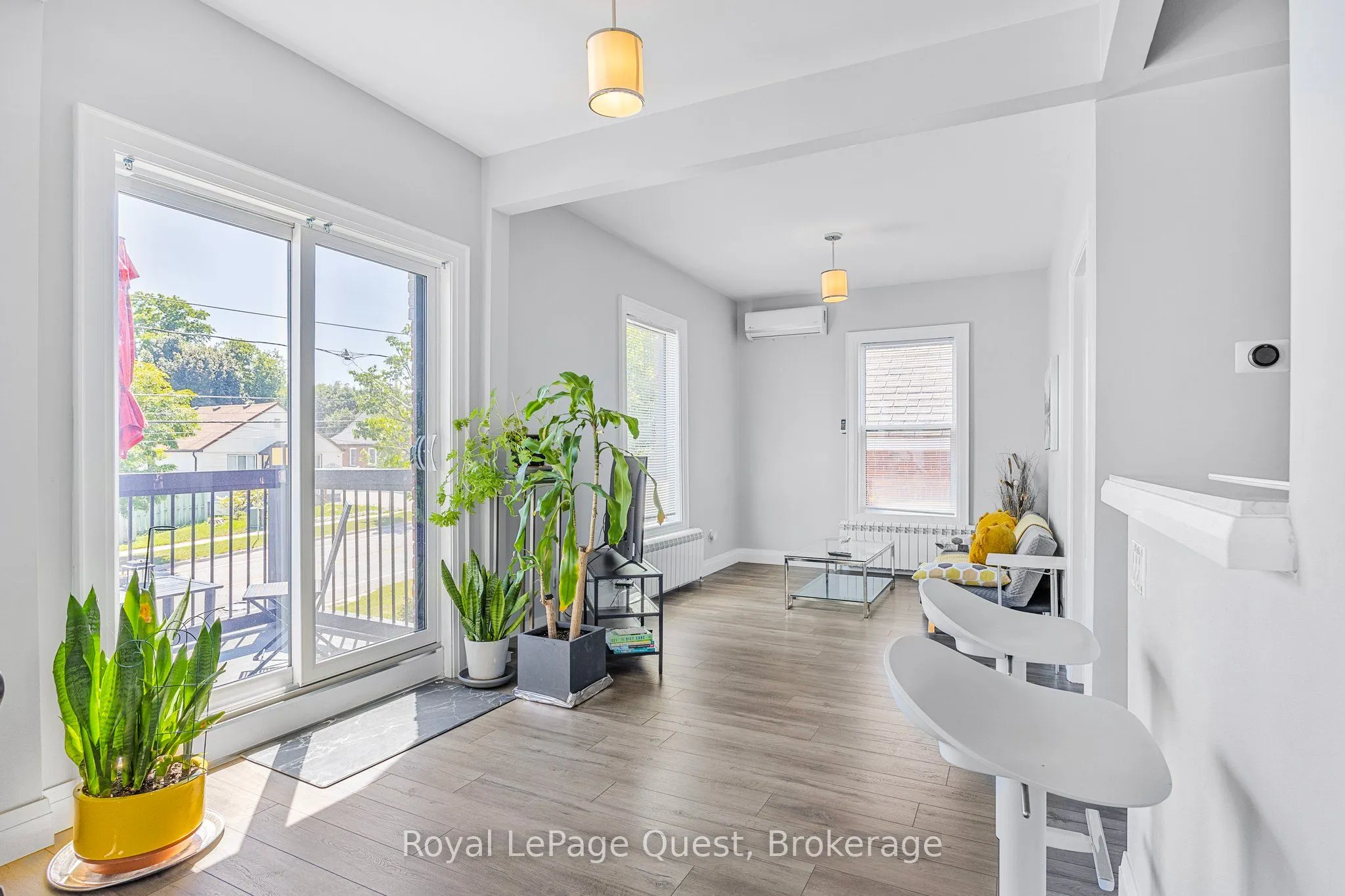 214 Mississaga Street W