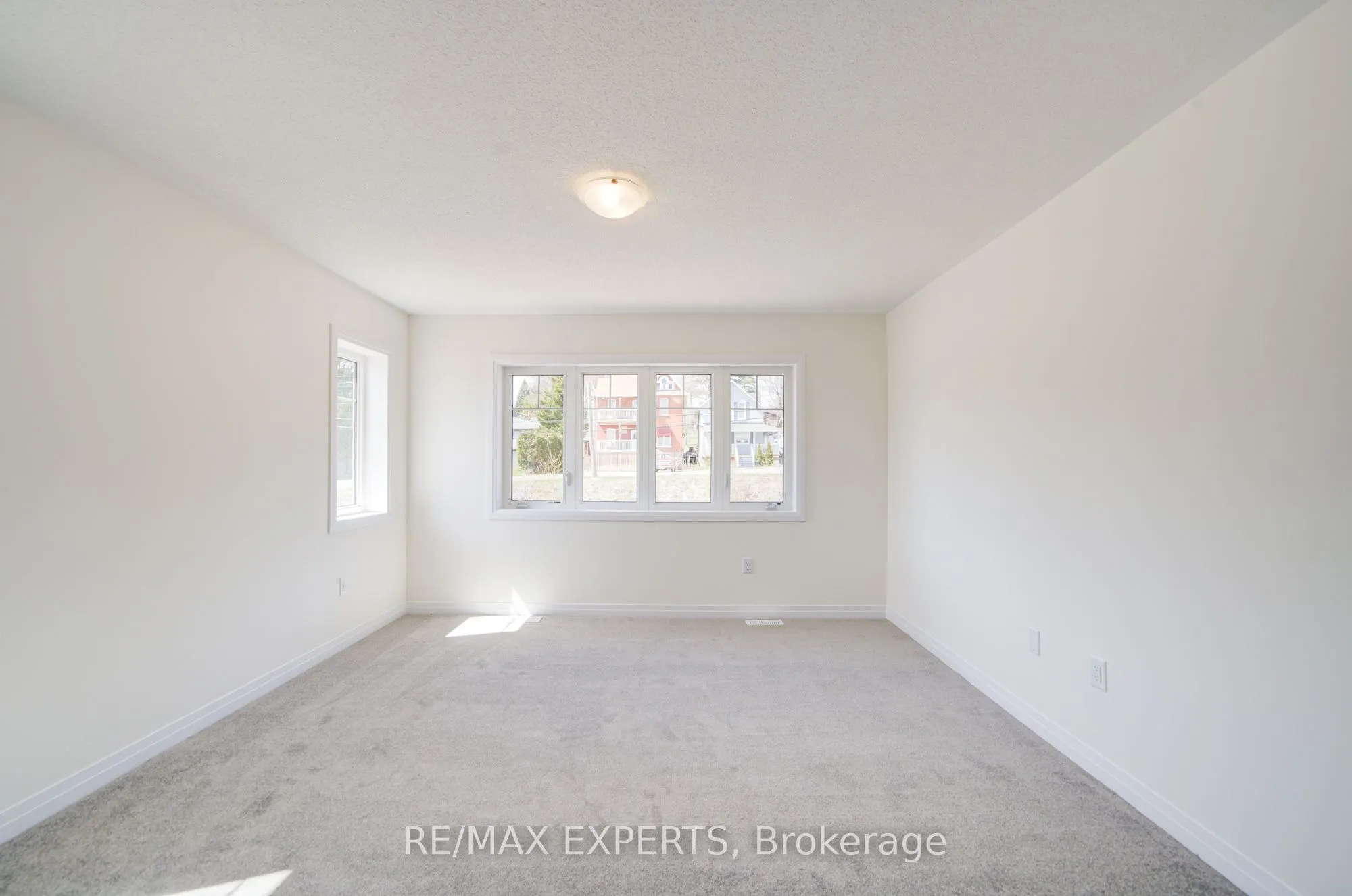 564 Hudson Crescent