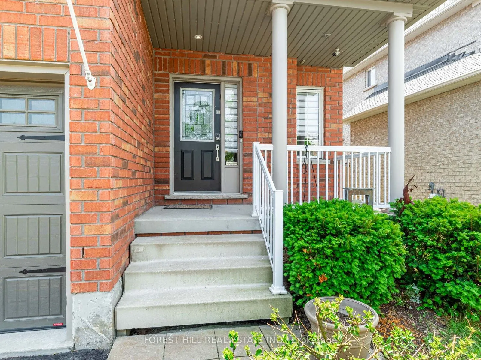 33 CONNAUGHT Lane
