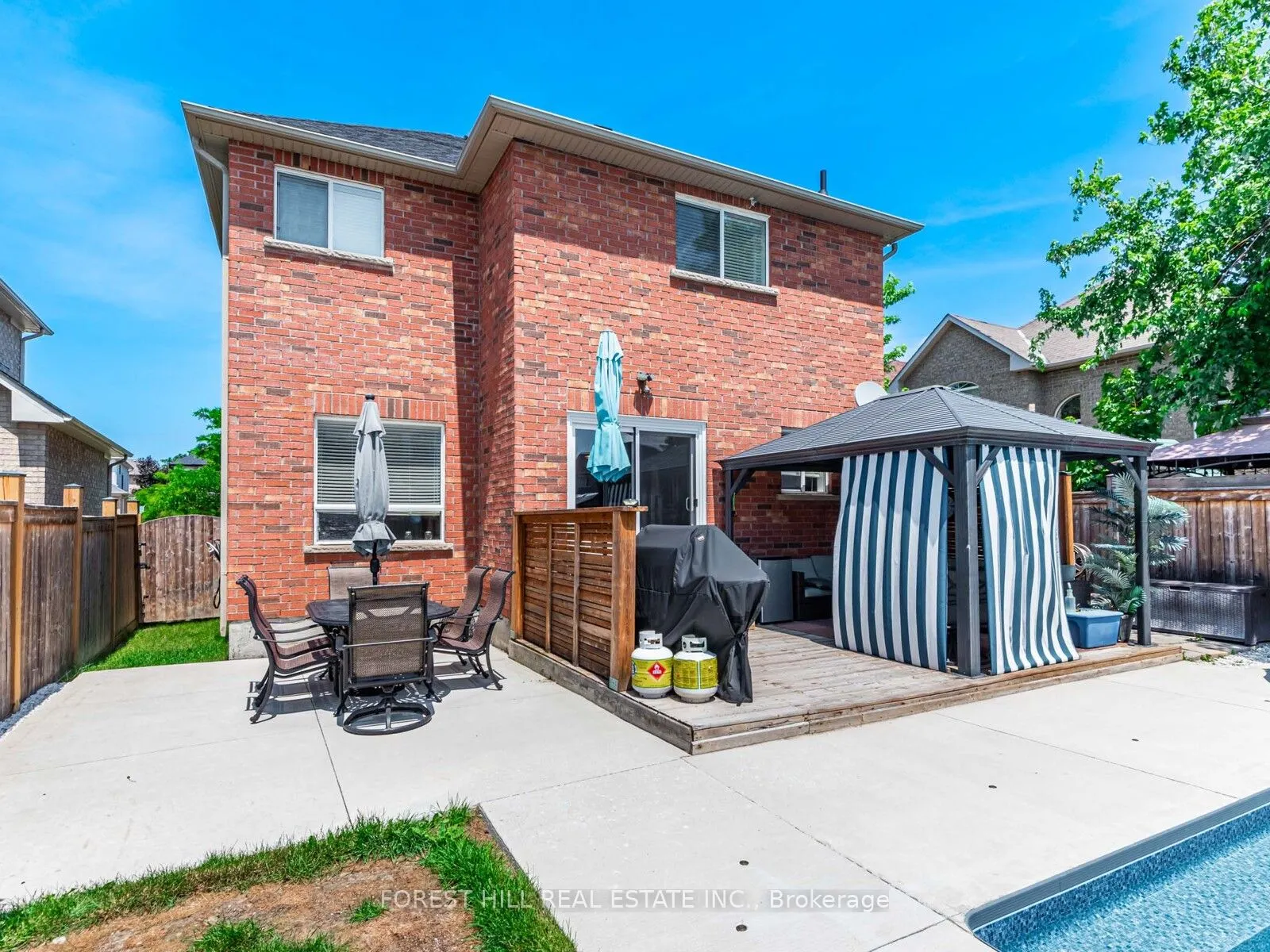 33 CONNAUGHT Lane