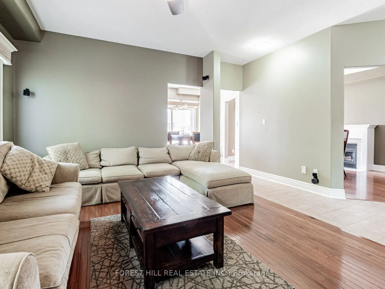 33 CONNAUGHT Lane