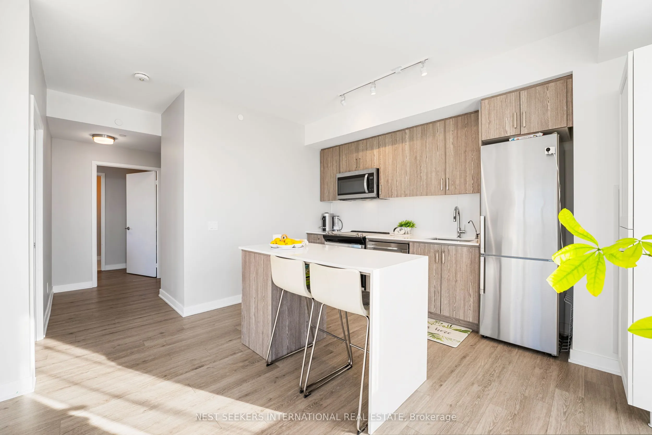 681 Yonge Street, #424